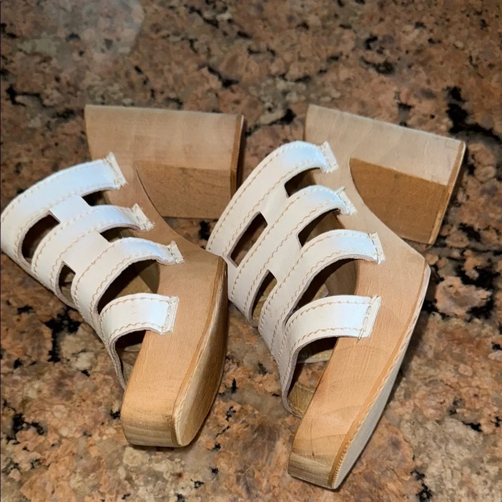 Wooden White Strappy Platform Sandals size 6